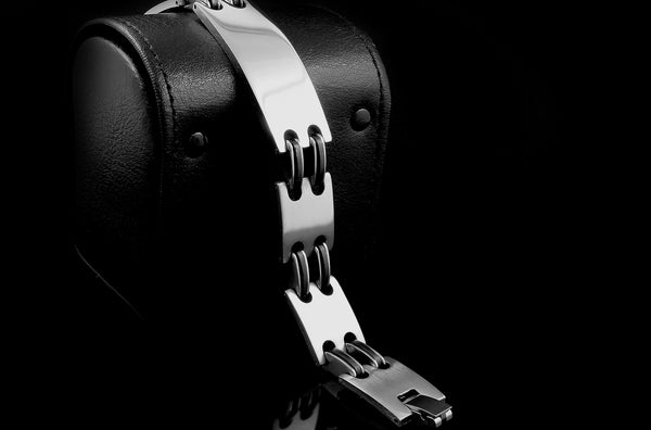 How to Wear Men’s Silver Jewelry and Accessories