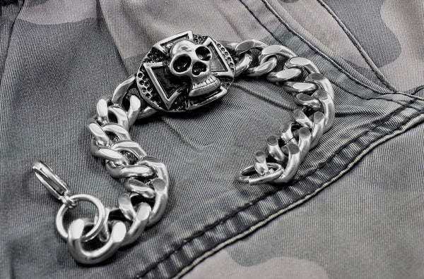 Factors to Consider When Purchasing Men’s Silver Jewelry and Accessories